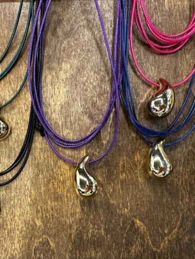 Collar gota dorada